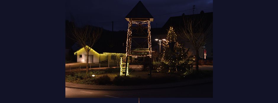 Aufstellen des Weihnachtsbaums