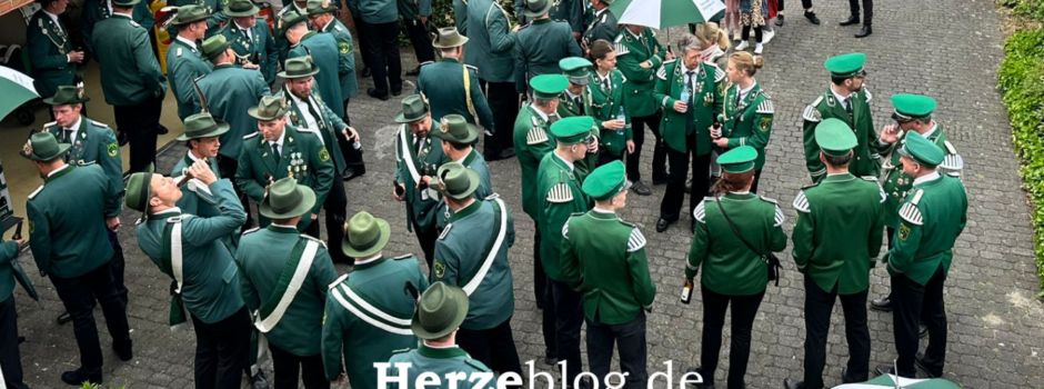 Vom Pöppelkamp, über den Postweg, zum Schützenheim: Ausmarsch der Schützengilde Herzebrock