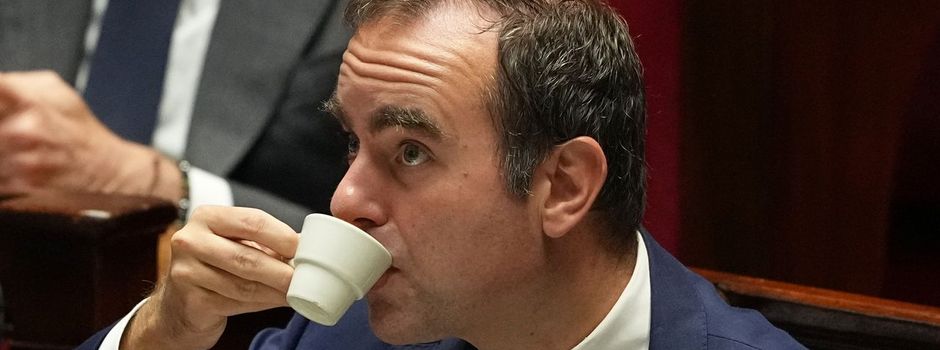 Sturz von Frankreichs Regierung abgewendet