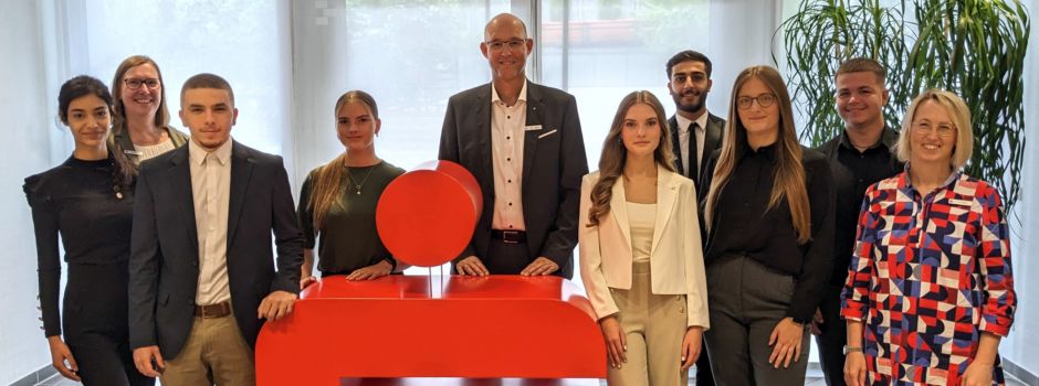 Start in die berufliche Zukunft: Kreissparkasse Wiedenbrück begrüßt acht neue Auszubildende