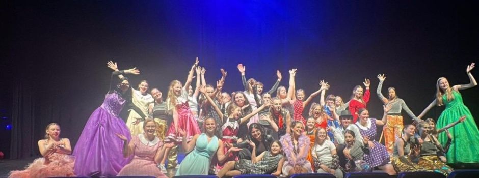 Mobbing und Bodyshaming - Schülerinnen und Schüler bringen bewegendes Stück auf kTS-Bühne