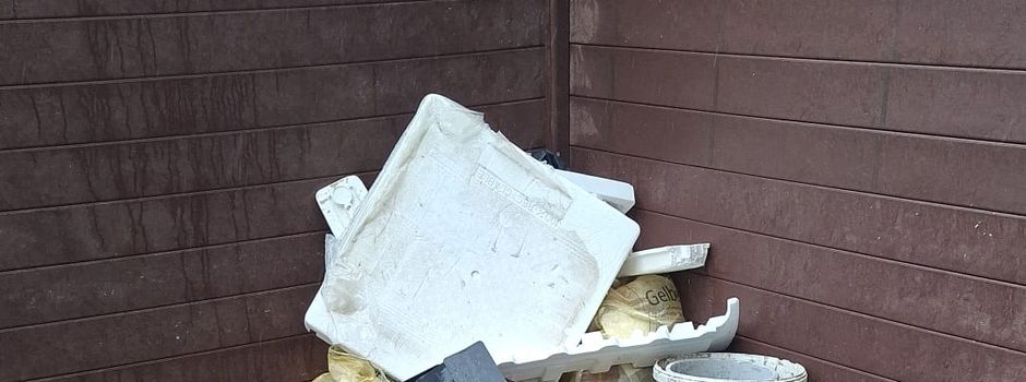 Hinweis: Illegale Müllablagerung am Containerplatz