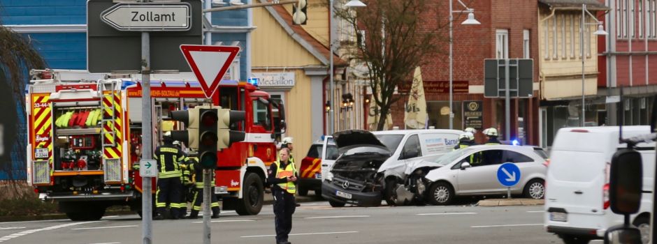 Heftiger Crash auf der Kreuzung