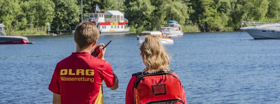 Fährführer rettet zwei Menschen aus dem Rhein