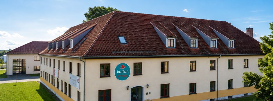 Eröffnung der neuen Kultur.Schule