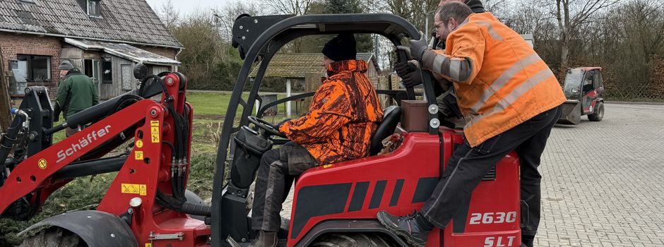 Feuerwehr Schillsdorf räumt auf und schafft Platz
