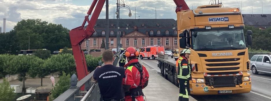 Spektakuläre Rettungsaktion an Theodor-Heuss-Brücke