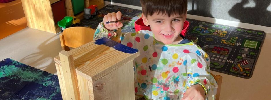 Kiga-Kinder gestalten Nistkästen für Rambach/Weißenborn im Auftrag der Jäger