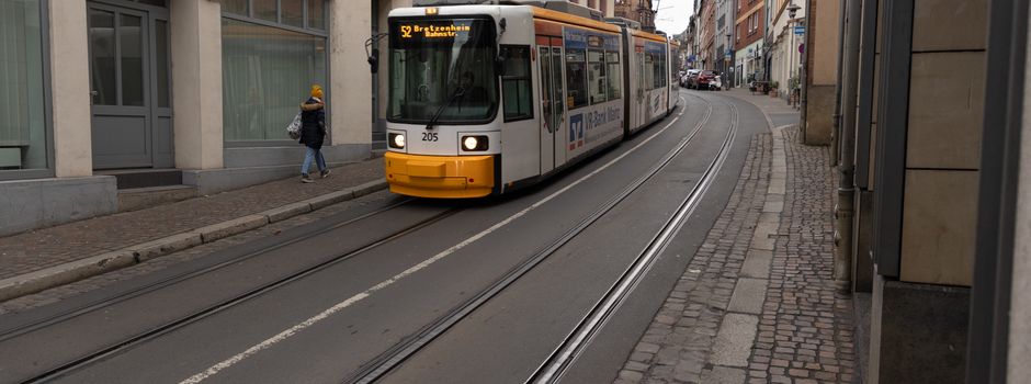 In Straßenbahnschiene geraten: Radfahrer stürzt in Mainzer Gaustraße