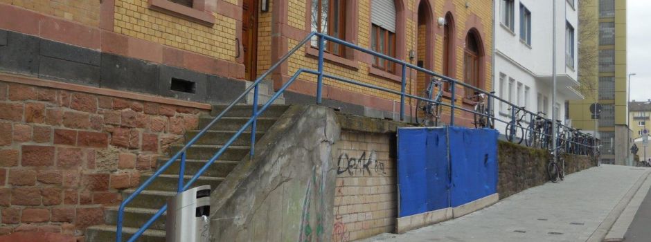 Arbeiten an historischer Sandsteinmauer in Mainzer Neustadt beginnen