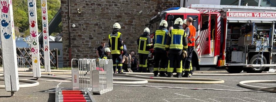 Gemeinschaftsüben der Feuerwehr Burgbrohl, Glees und Wassenach an der Burgwegschule 