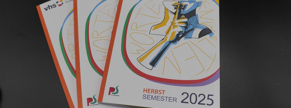 Volkshochschule wirbt auf dem Wochenmarkt für neues Semester