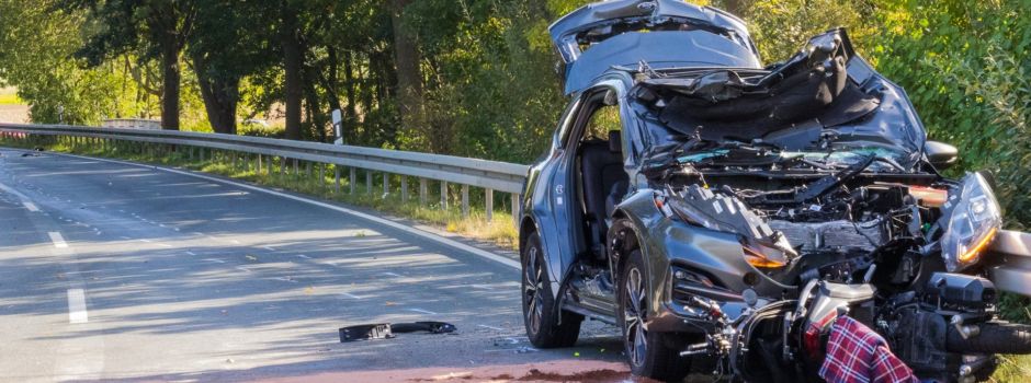 Motorradfahrer stirbt bei Unfall auf Bundesstraße