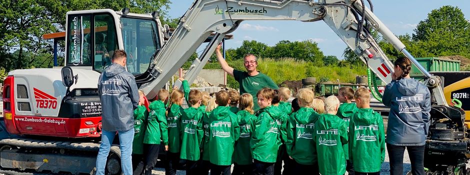 Zumbusch sponsert neue Regenjacken für die F2 des VfB Germania Lette