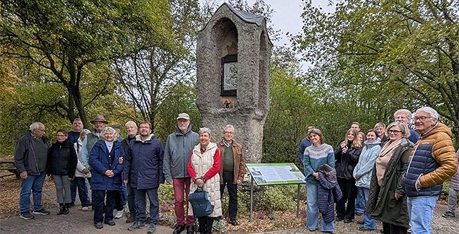 Neues Leben für 600 Jahre altes Kleinod: Infotafel am Saulheimer Heiligenhäuschen enthüllt