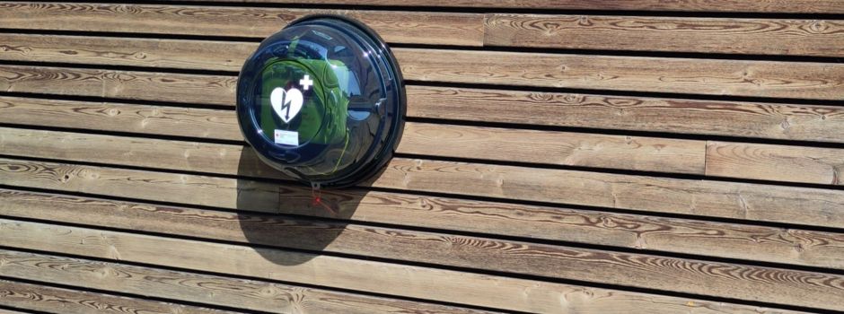 Einweihung des zweiten öffentlichen Defibrillators