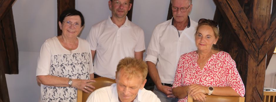 Bernhard Langer trägt sich ins Goldene Buch ein - Über Jahre den Skisport in Hirschau geprägt