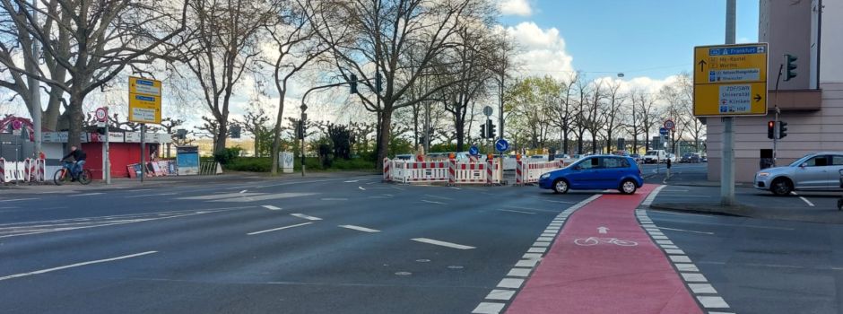 Kaiserstraße/Rheinallee: Warum es hier derzeit zu langen Staus kommt