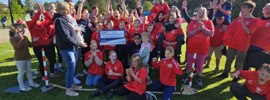 Jubel im Waldstadion: Wesenbergs Unioner gewinnen bei NDR-Spiel 2000 Euro für die Vereinskasse