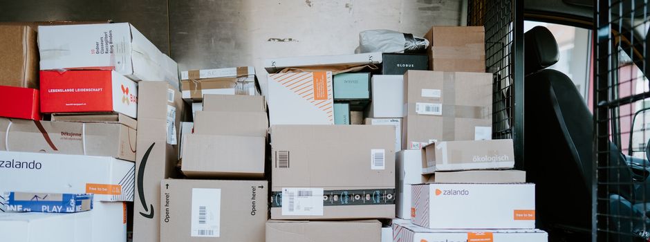 Vier Personen überfallen Paketboten in Nieder-Olm