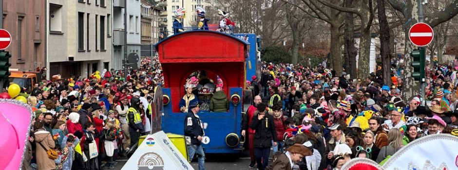 Von oben herab: Die schönsten Merkurist- Fotos vom Rosenmontagszug