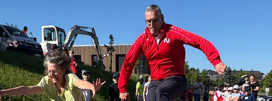 Neue Sprunggrube für das Sportabzeichen erfolgreich eingesprungen