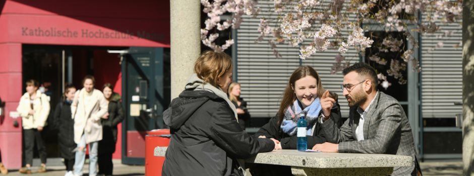 Gesuchte Fachkräfte: Mit einem Studium der Sozialen Arbeit zu vielseitigen Jobperspektiven