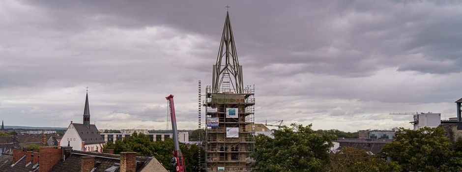 Fast 50 Meter Höhe: Mainzer Mahnmal wieder mit Turmspitze