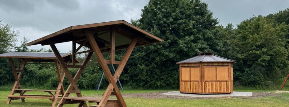 Neue Grillhütte auf dem Sportplatz errichtet