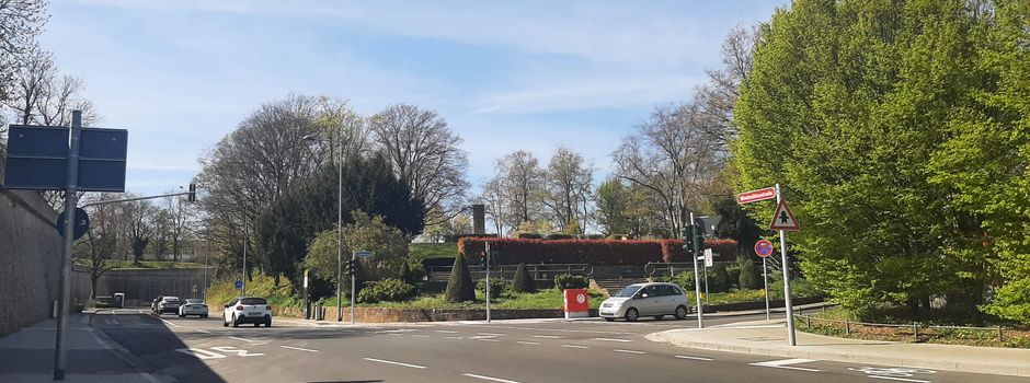 Fahrt über Rot: Mainzer Polizeiauto stößt beinahe mit E-Scooter zusammen