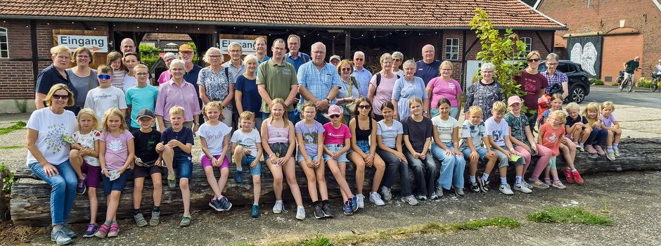 Familienausflug des Clarholzer Heimatvereins zu den Dülmener Wildpferden im Merfelder Bruch