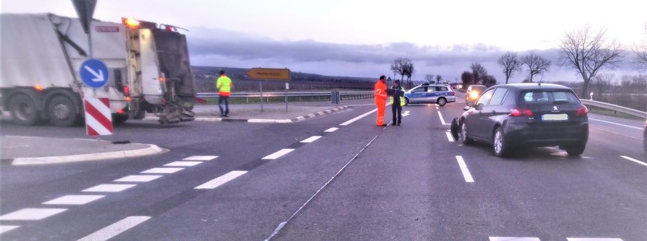Autofahrerin bei Unfall mit Müllauto  verletzt