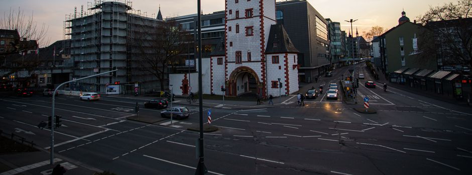 Rollerfahrer (81) bei Unfall in Mainz verletzt: Polizei sucht Zeugen
