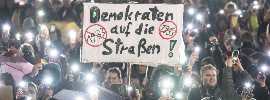 Zehntausende Teilnehmer bei Demonstrationen gegen rechts