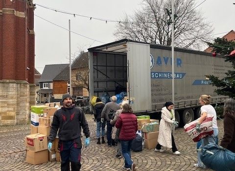 Die Spenden sind in der Ukraine angekommen: 40-Tonner sicher in Mayaky