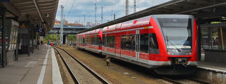 Polizeieinsatz in Zug am Bahnhof Monsheim