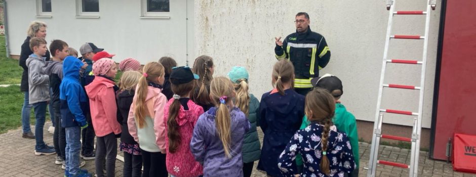 Schüler erleben Feuerwehr hautnah