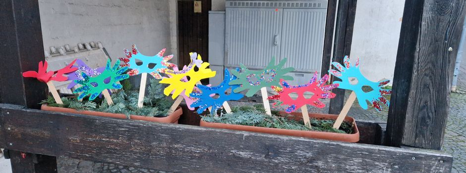 Faschingsmasken aus „Kinderhand“
