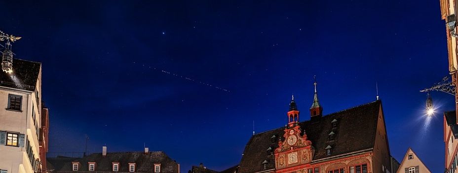 Wann ihr die Starlink-Satelliten am Himmel sehen könntet