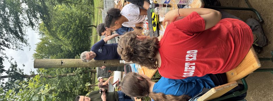 Internationales Jugendworkcamp im Itzbachtal: Junge Leute schaffen Lebensraum für bedrohte Amphibien