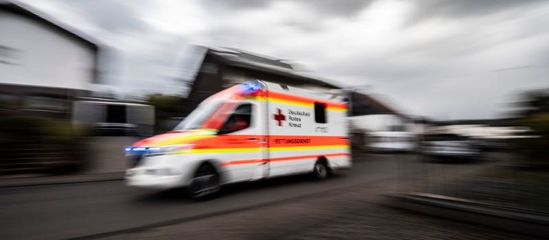 Drama im Westerwald: Wohnmobil kracht in Lkw – Rentner schwer verletzt