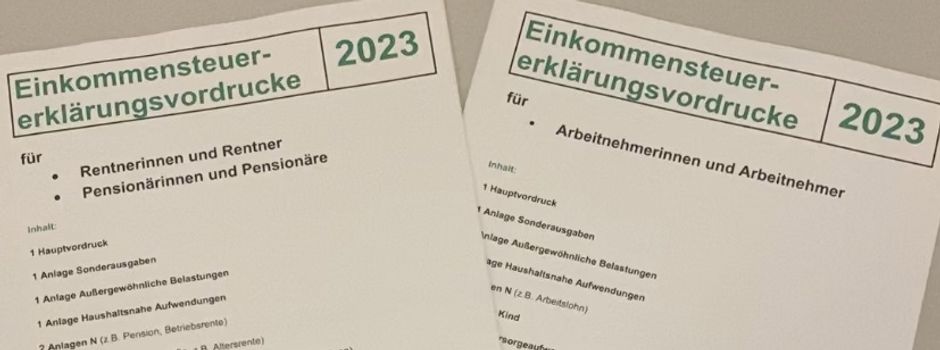 neue Einkommensteuerer-klärungsvordrucke 2023 liegen im  Rathaus aus