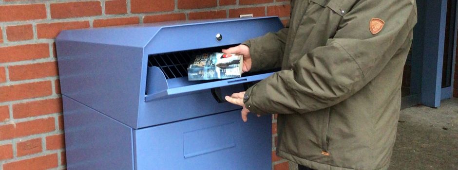 Große Klappe: Neue Medienrückgabebox an der Stadtbücherei Munster
