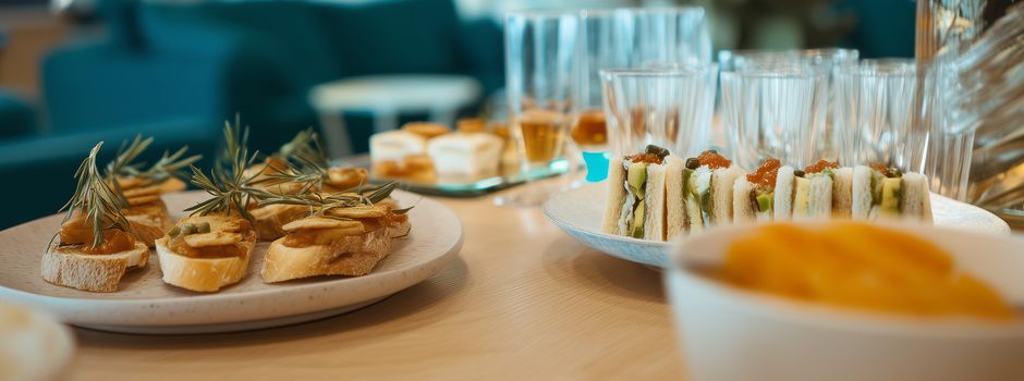 Seniorinnen und Senioren „zaubern“ Snacks und Fingerfood