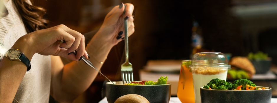 Frauen sollten nur Salat essen: Horror-Dates bei den Jodel der Woche