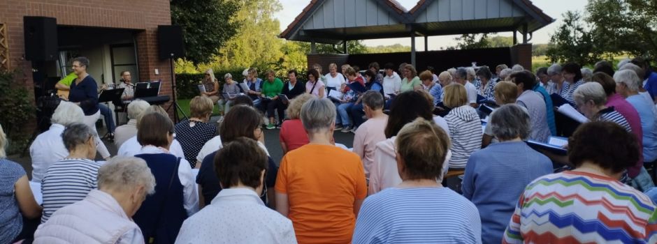kfd St. Christina: Singen am Lagerfeuer