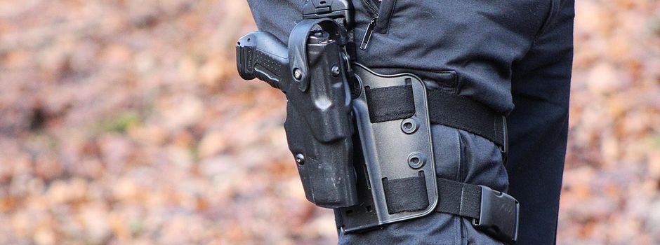 Schuss bei Polizeikontrolle auf B420: Autofahrer flüchtet über Feldwege