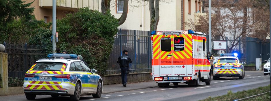 Großeinsatz in Mainz: Mann im Gesicht verletzt