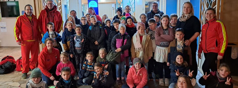 Jahresabschlussschwimmen und Tannenbaumtauchen