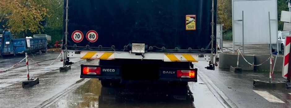 Heftig überladen: Verkehrsdirektion Mainz stoppt schwankenden Lkw bei Alzey